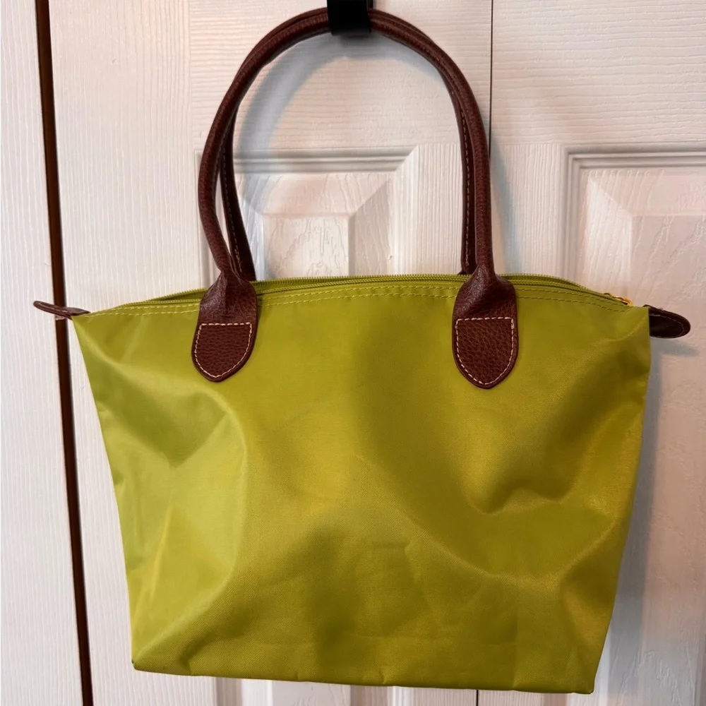 Stylish LimeGreen Nylon Tote Bag Brown Faux Leather Handles NWTS lightweight - Picture 2 of 10